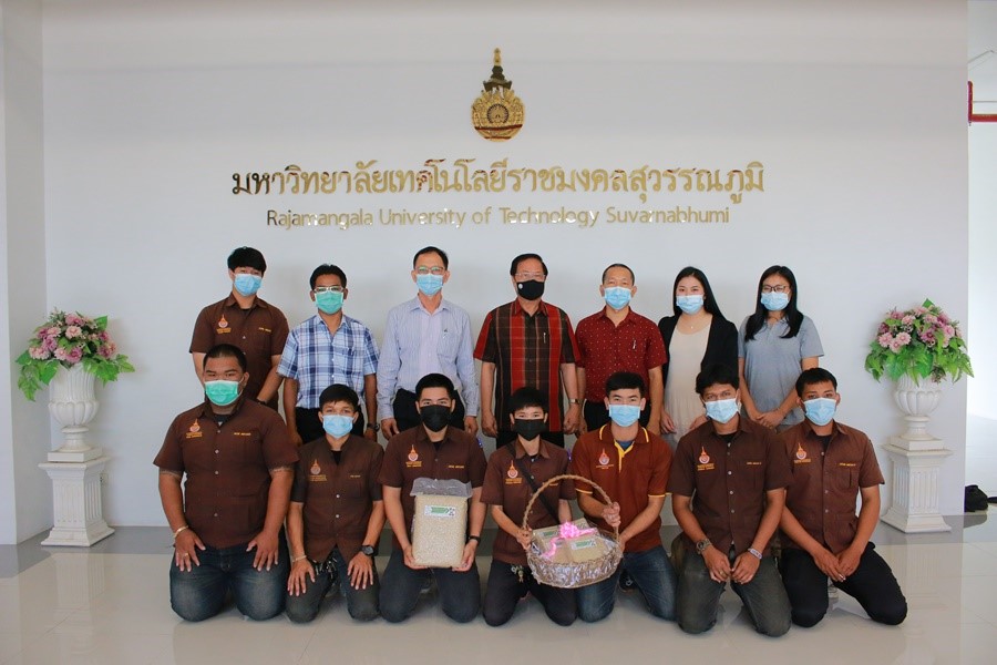 มอบผลผลิตงานฟาร์มจากนักศึกษา