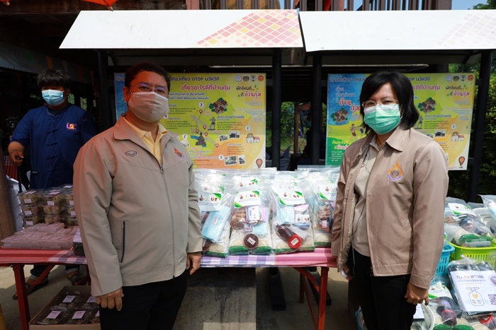 ทอ. ร่วมจัดทำถุงยังชีพมอบให้กับชาวบ้านที่ได้รับผลกระทบจากน้ำท่วม