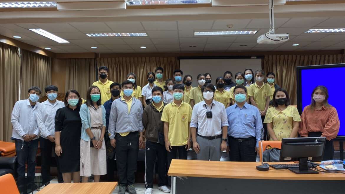 บูรณาการองค์ความรู้ร่วมกับสถานประกอบการเพื่อต่อยอดการประกอบอาชีพ