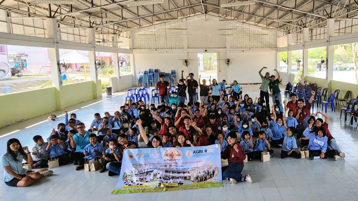 สาขาวิชาสัตวศาสตร์ ออกค่ายอาสา “ชมรมพลังใจ และชมรมปันยิ้มให้ชนบท”