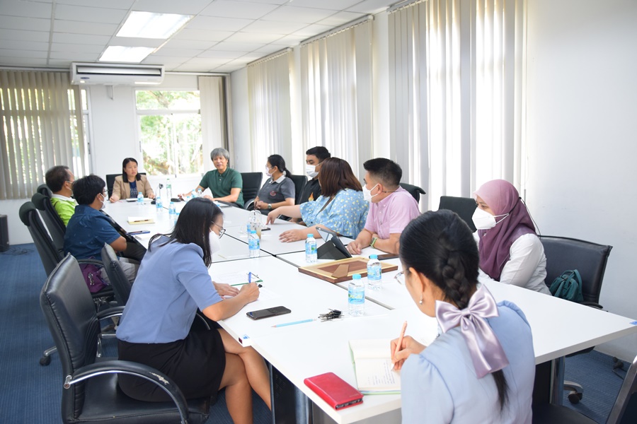 ประชุมวางแผนพัฒนาหลักสูตร และพัฒนาพื้นที่ทำเศรษฐกิจพอเพียง