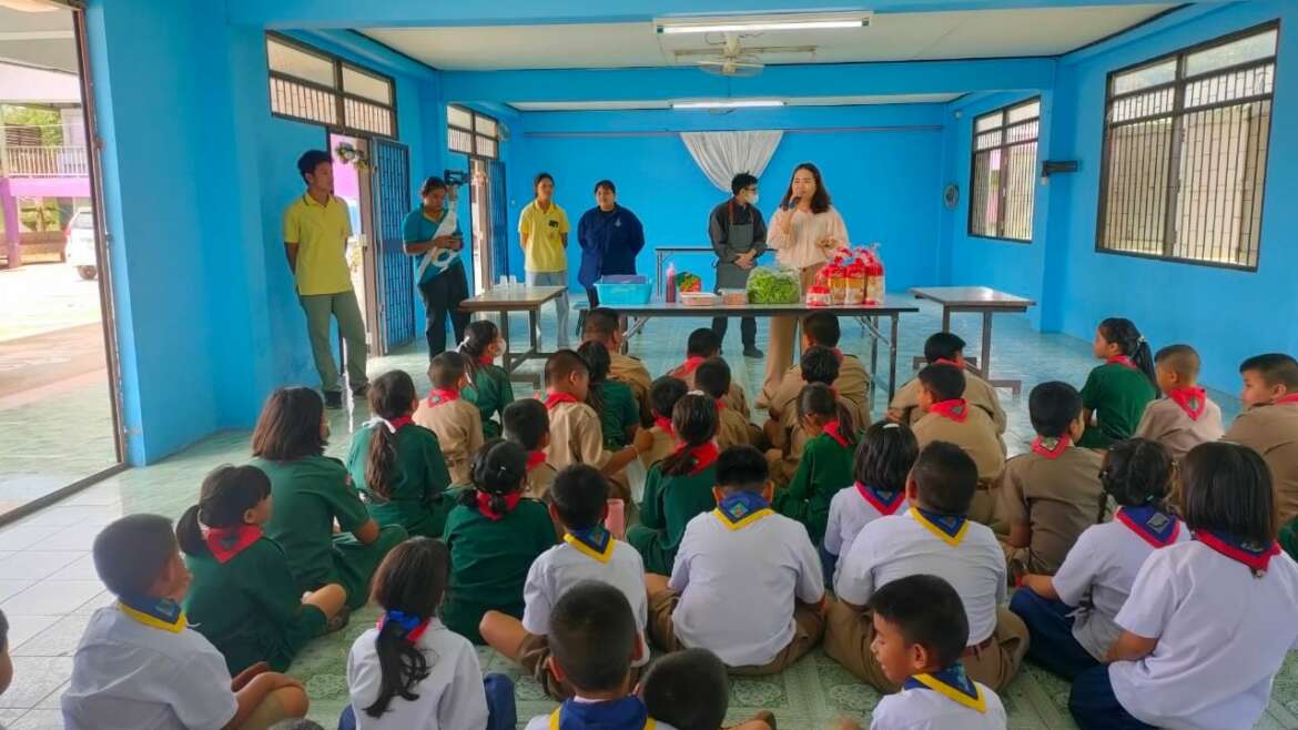 เกษตรอยุธยา ราชมงคลสุวรรณภูมิ ชวนน้องปลูกผัก