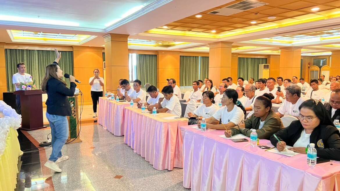 เกษตรอยุธยา ราชมงคลสุวรรณภูมิ เป็นวิทยากรอบรมโครงการการบริหารจัดการกองทุนหมู่บ้าน ด้วยโมเดลเศรษฐกิจ BCG จังหวัดอุดรธานี